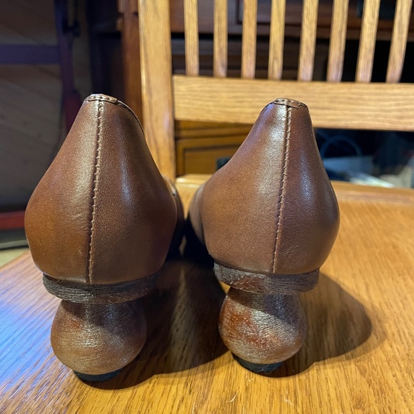 Embroidered Brown Turned Heels - Size 40 - Picture 5 of 8